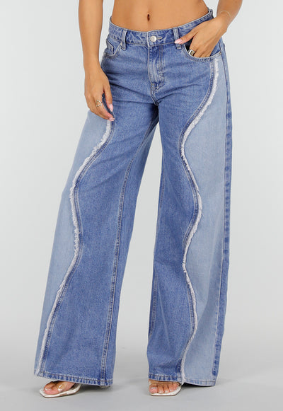 Blauwe Wide Leg Jeans met Lichte Contrastpanelen en Rafelnaden