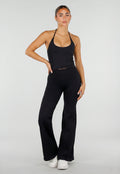 Zwarte Sportset met Halter Top, Flared Legging en Uitneembare Pads