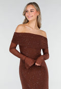 Bruine Off Shoulder Maxi Glitter Jurk met Lange Mouwen
