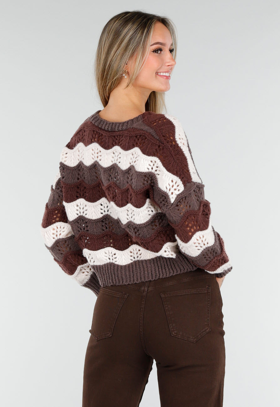 Bruin-Beige Gebreid Vest met Golvende Strepen en Hartvormige Knopen