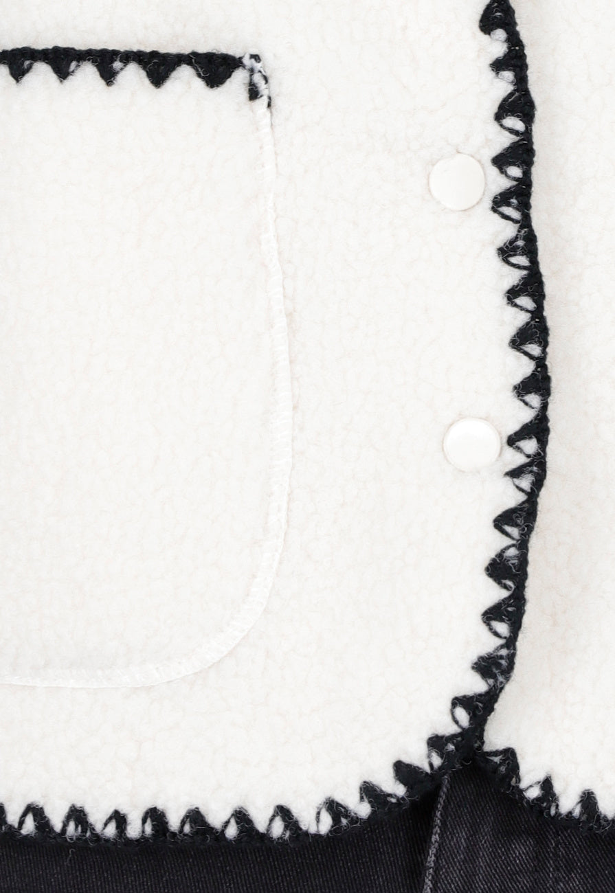 Wit Teddy Gilet met Zwarte Randen en Knoopsluiting