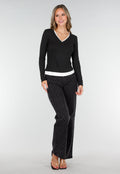 Zwarte Longsleeve Top met V-Hals en Witte Boorden