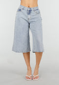 Lichtblauwe Denim Bermuda Shorts met Studs en Rechte Pijpen
