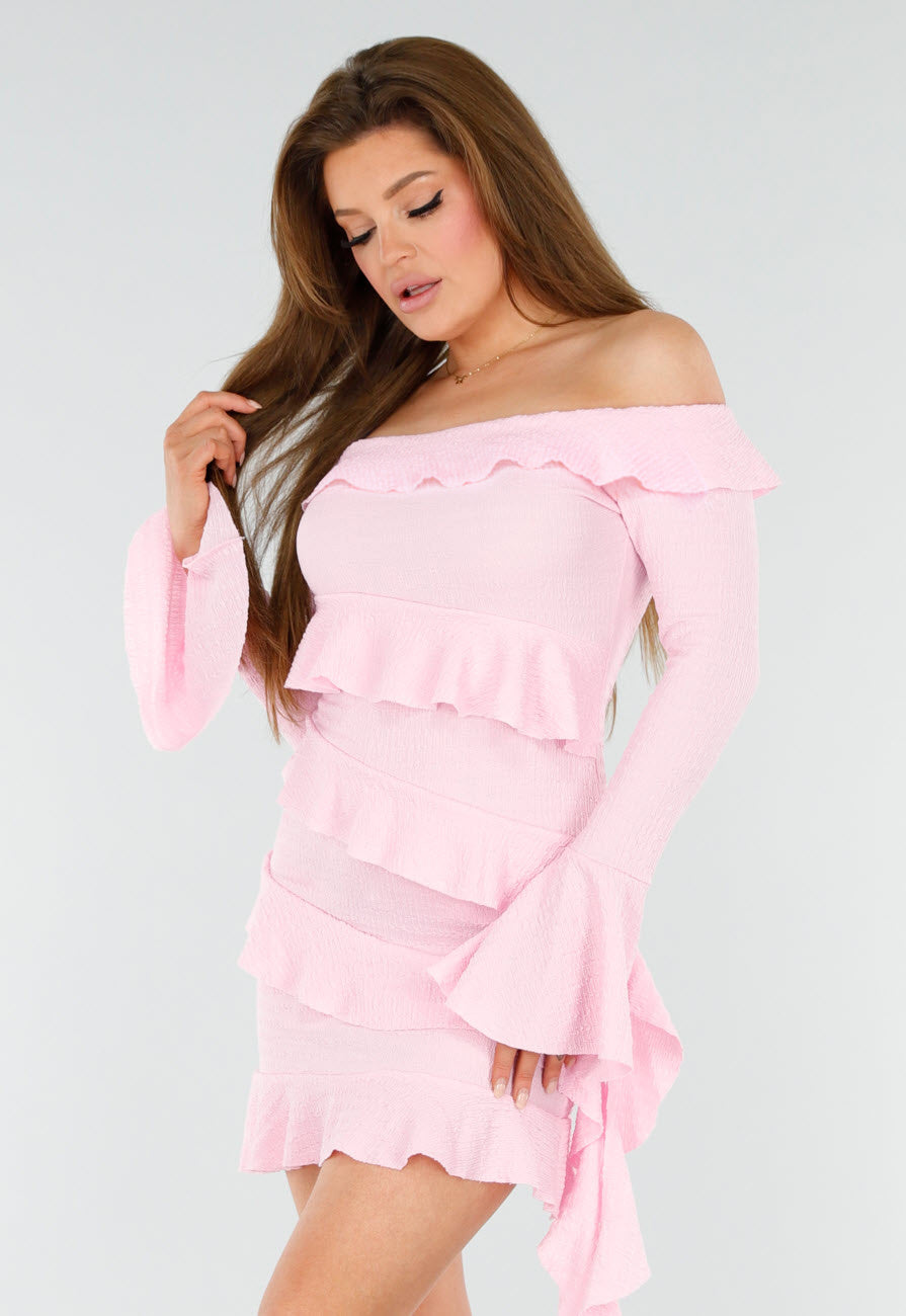 Lichtroze Off-Shoulder Jurk Met Volants en Lange Mouwen