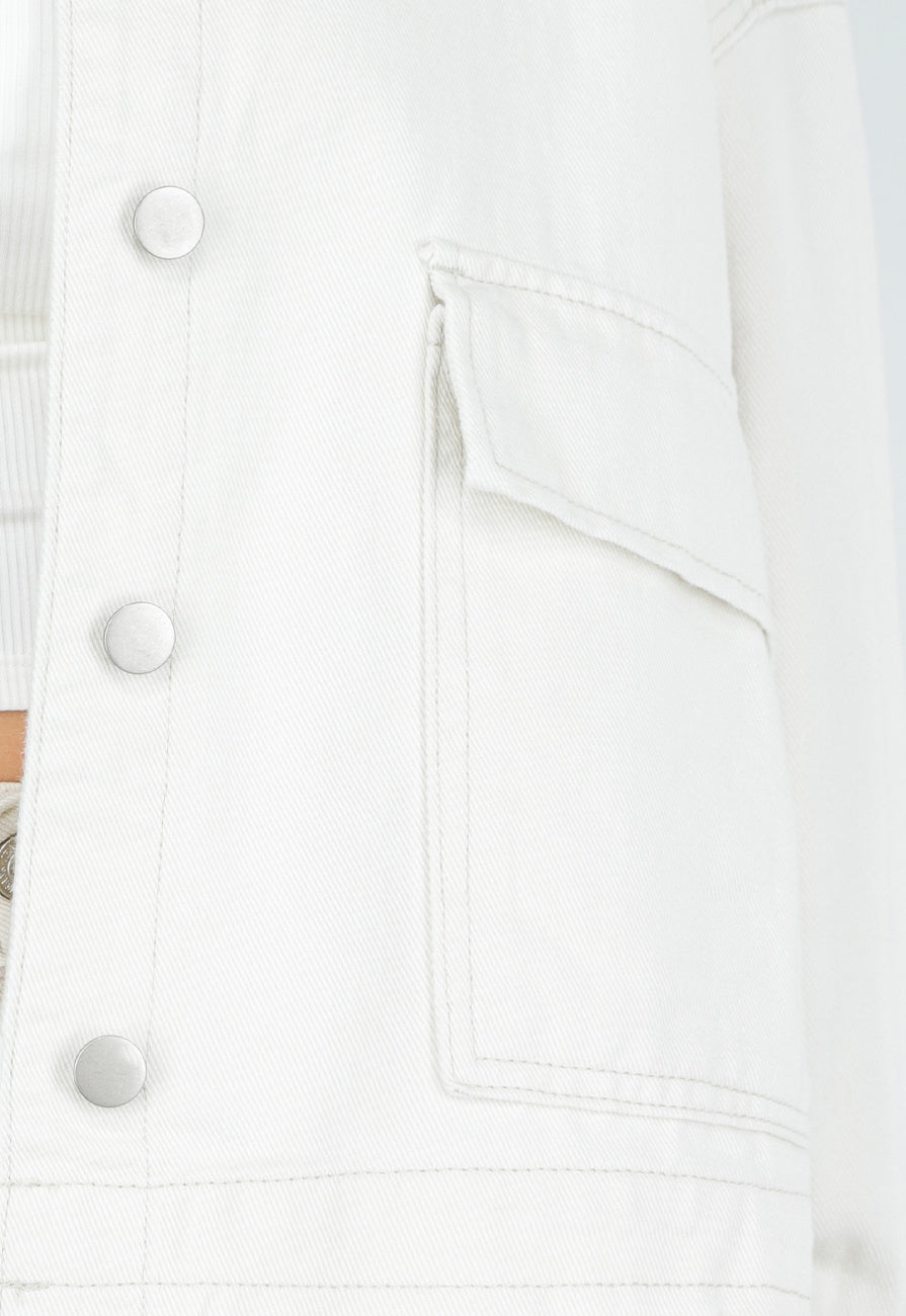 Ecru Denim Jas met Klepzakken, Trekkoord en Knoopsluiting