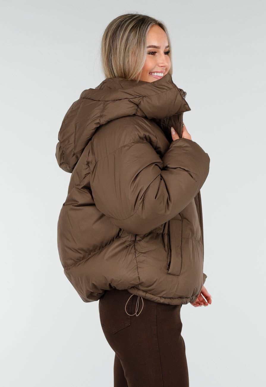 Bruine Puffer Jas met Hoge Kraag en Capuchon