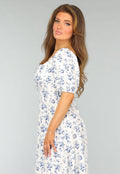 Witte Lange Jurk met Blauwe Bloemenprint en Split