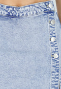 Lichtblauwe Denim Mini Skort met Overslag en Rij Knopen