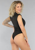 Zwarte Bodysuit met Kanten Decolleté en Schoudervullingen