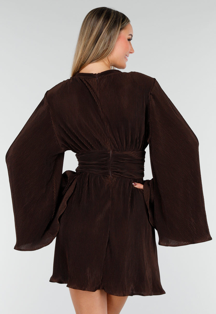 Bruine Plissé Jurk met Hoge Hals en Ruched Taille