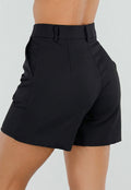 Zwarte Mouwloze Blazer en Tailored Short Set met Riem