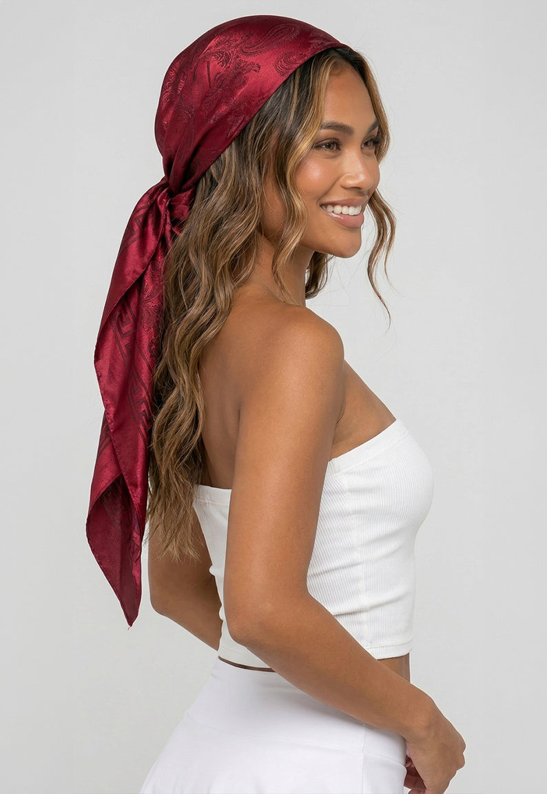 Bordeaux Bandana met Jacquardprint en Glanzende Afwerking