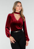 Rode Velours Top met V-Hals en Choker Detail