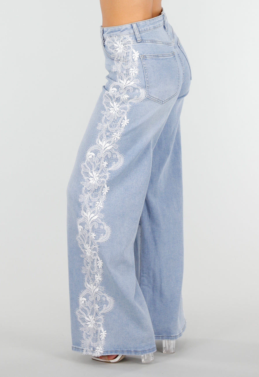 Lichtblauwe Denim Wide Leg Jeans met Kantdetail en Hoge Taille