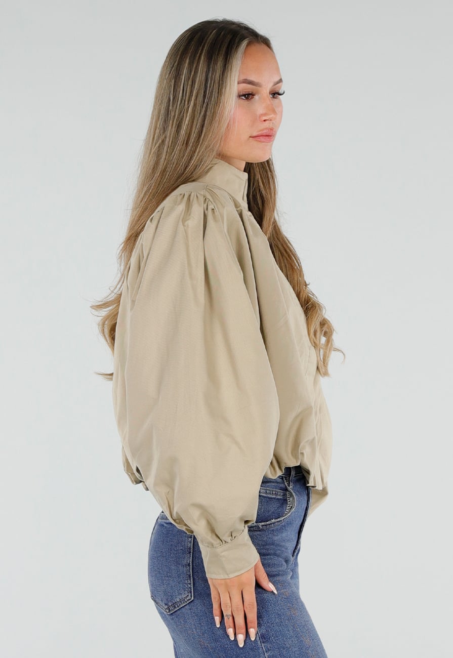 Beige Korte Jas met Hoge Kraag en Volumineuze Lange Mouwen