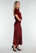 Rode Midi Rok met All Over Pailletten en Subtiele Uitlopende Zoom