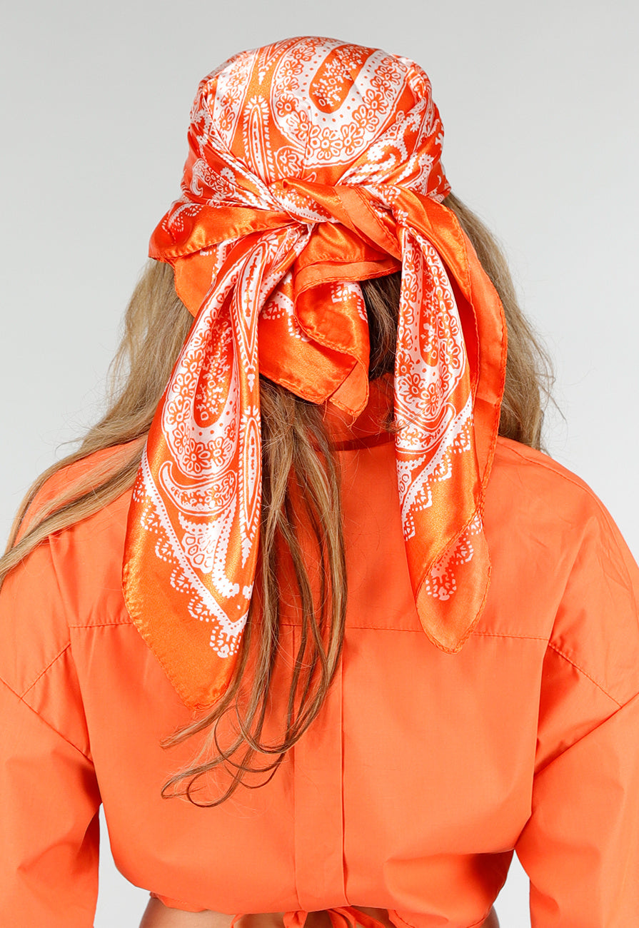 Oranje Bandana Sjaal met Witte Paisley Print