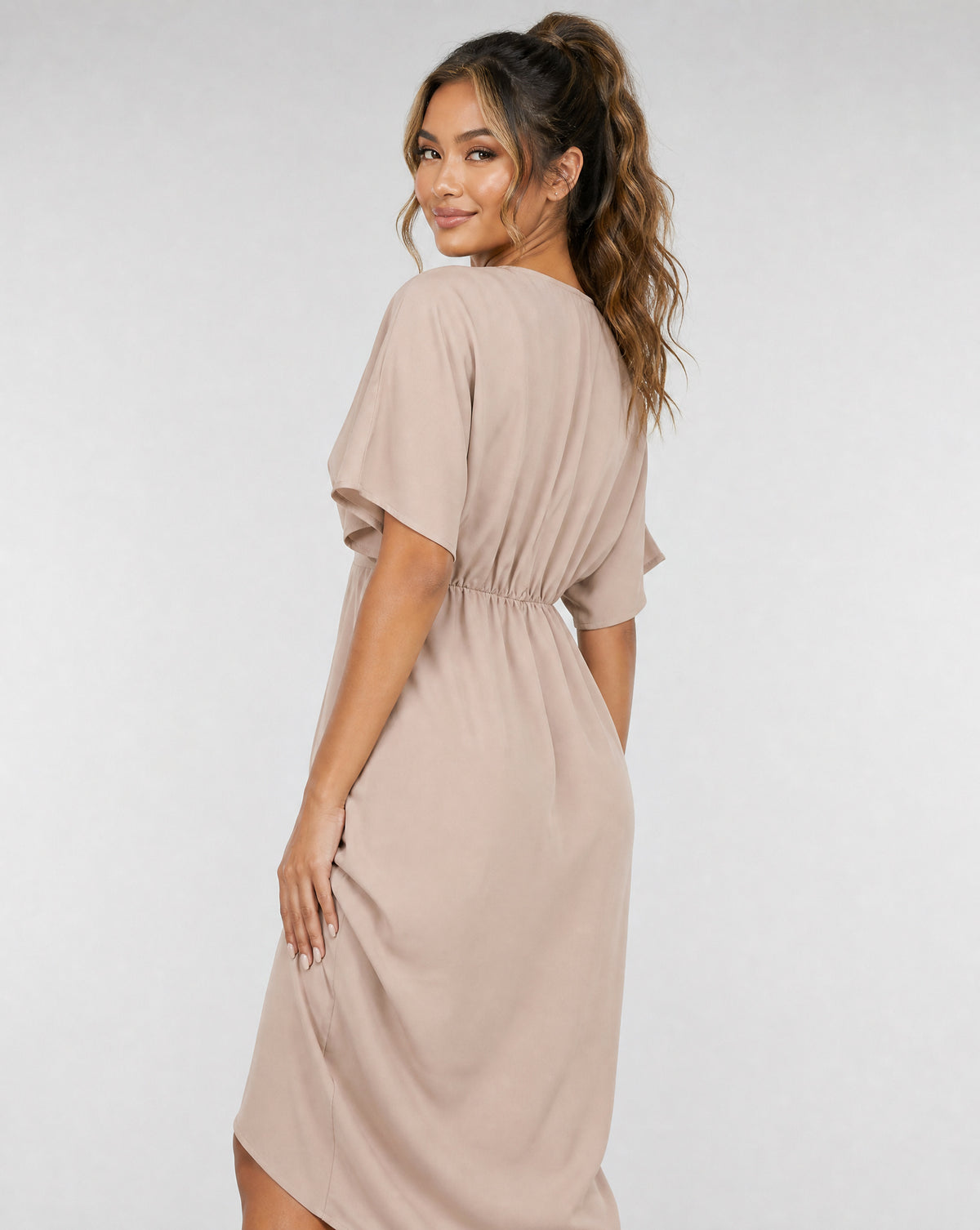 Beige Overslag Midi Jurk met Vlindermouwen en Gedrapeerd Detail