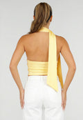 Gele Halter Crop Top met Open Rug en Diepe V-Hals