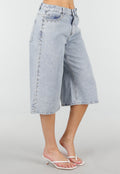 Lichtblauwe Denim Bermuda Shorts met Studs en Rechte Pijpen