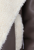 Taupe Lederlook Lammy Coat met Gesp Details