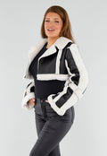Zwart Wit Cropped Bontjack met Imitatieleer en Sherpa Afwerking