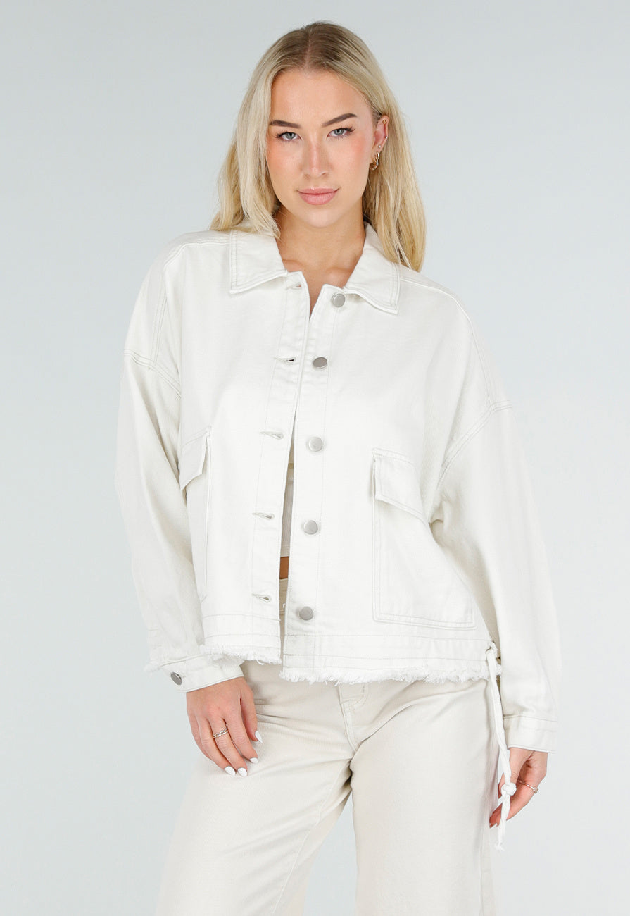 Ecru Denim Jas met Klepzakken, Trekkoord en Knoopsluiting