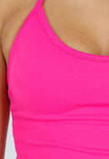 Fuchsia Sportset met Halter Top, Legging, Uitneembare Pads en Scrunchdetail