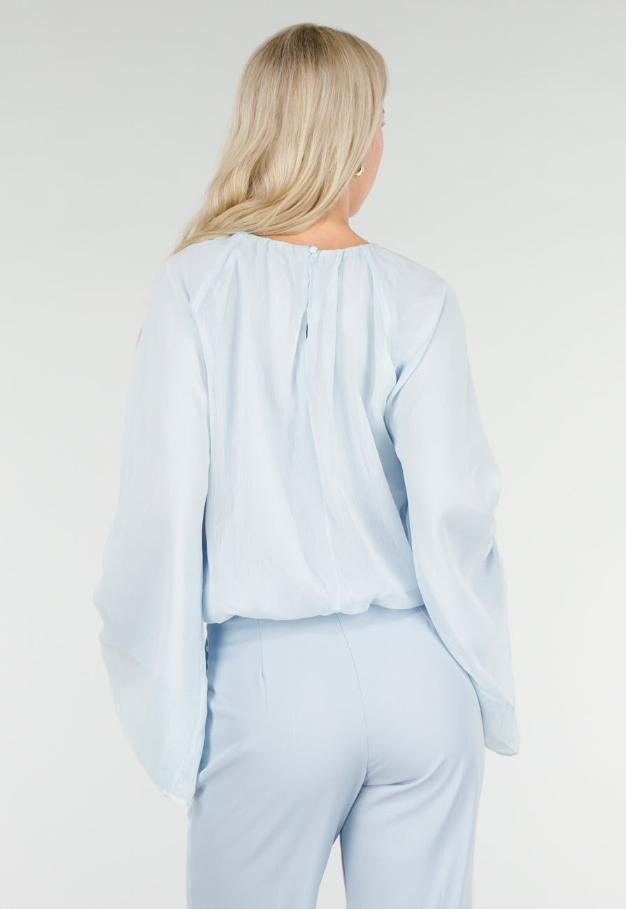 Lichtblauwe Blouse met Wijde Mouwen en Ronde Hals