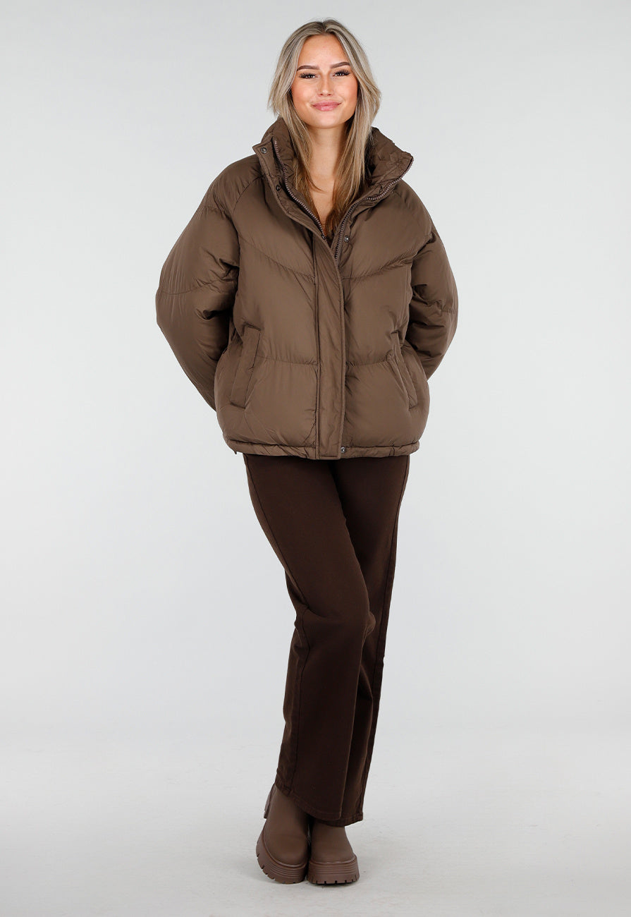 Bruine Puffer Jas met Hoge Kraag en Capuchon