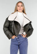 Donkergroene Jas met Witte Teddy Kraag en Dubbele Knoopsluiting
