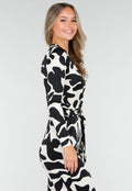 Zwart-Witte Stretch Jumpsuit met Print en Overslagtop