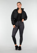 Zwarte Cropped Puffer Jas met Hoge Kraag en Verstelbare Trekkoorden