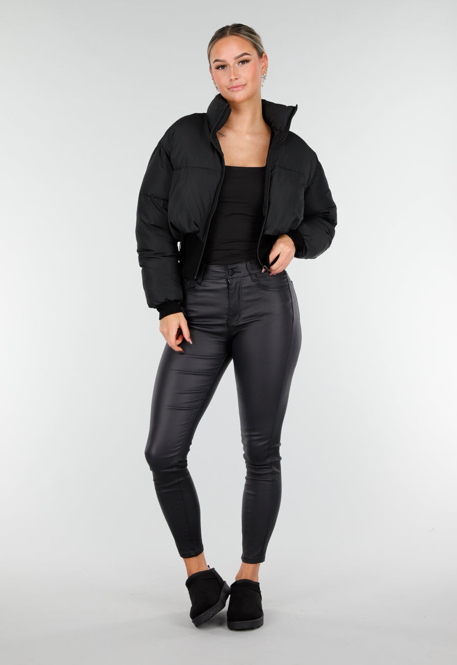 Zwarte Cropped Puffer Jas met Hoge Kraag en Verstelbare Trekkoorden