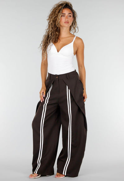 Bruine Wijde Barrel Pantalon met Witte Strepen en Plooien