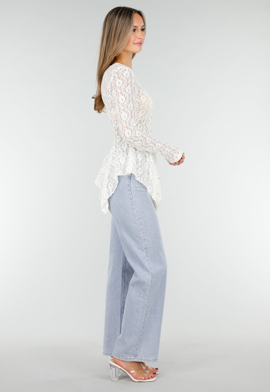 Witte Kanten Peplum Top met Knopen en Lange Mouwen