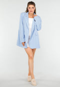 Oversized Lichtblauwe Blazer met Sierzakken en Zwarte Knopen