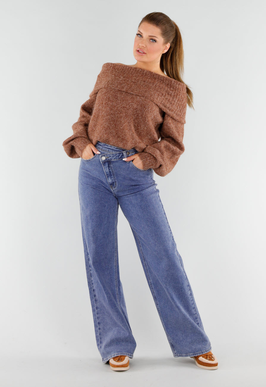 Bruine Gebreide Off Shoulder Trui van Wol met Brede Halsrand en Losvallende Pasvorm