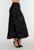 Zwarte Midi Rok met All Over Pailletten en Subtiele Uitlopende Zoom