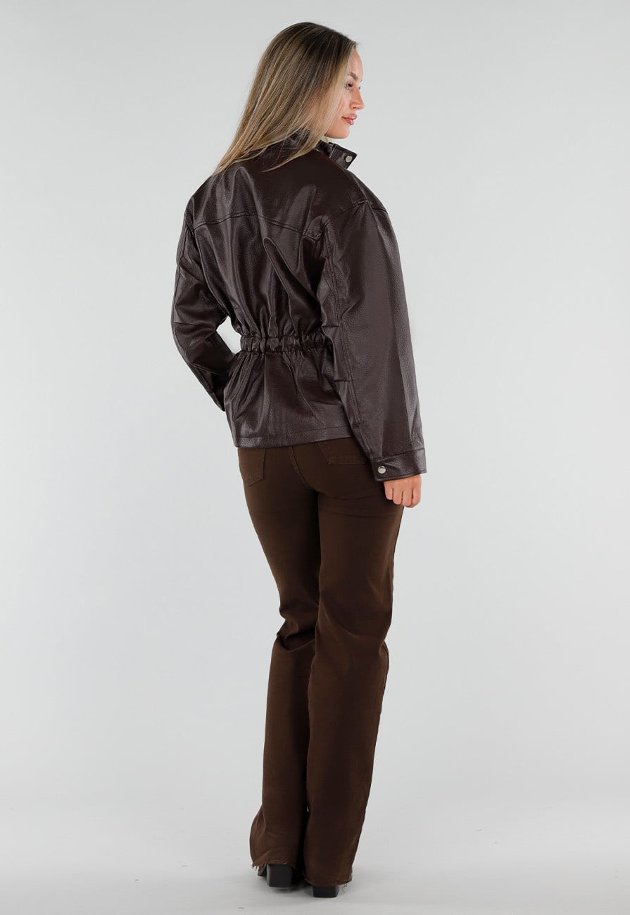 Bruine Lederlook Jas met Hoge Kraag en Taillekoord
