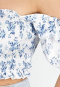 Witte Crop Top met Bloemetjesprint en Gesmockte Stretchstof en Ruffle Mouwen
