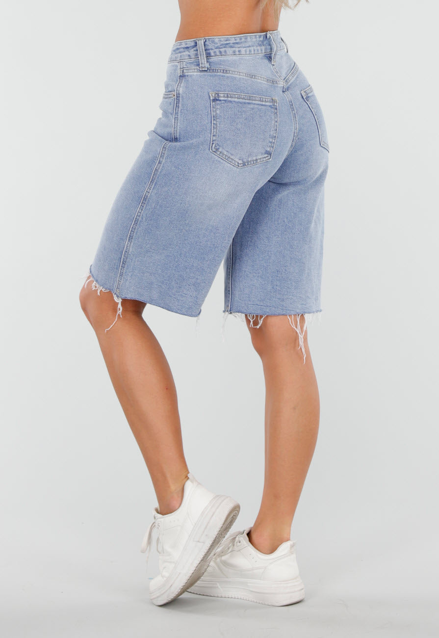 Lichtblauwe Denim Bermuda Short met Ruwe Zoom