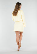 Butter Yellow Mini Rok met Overslag en Goudkleurige Knopen aan Voorkant