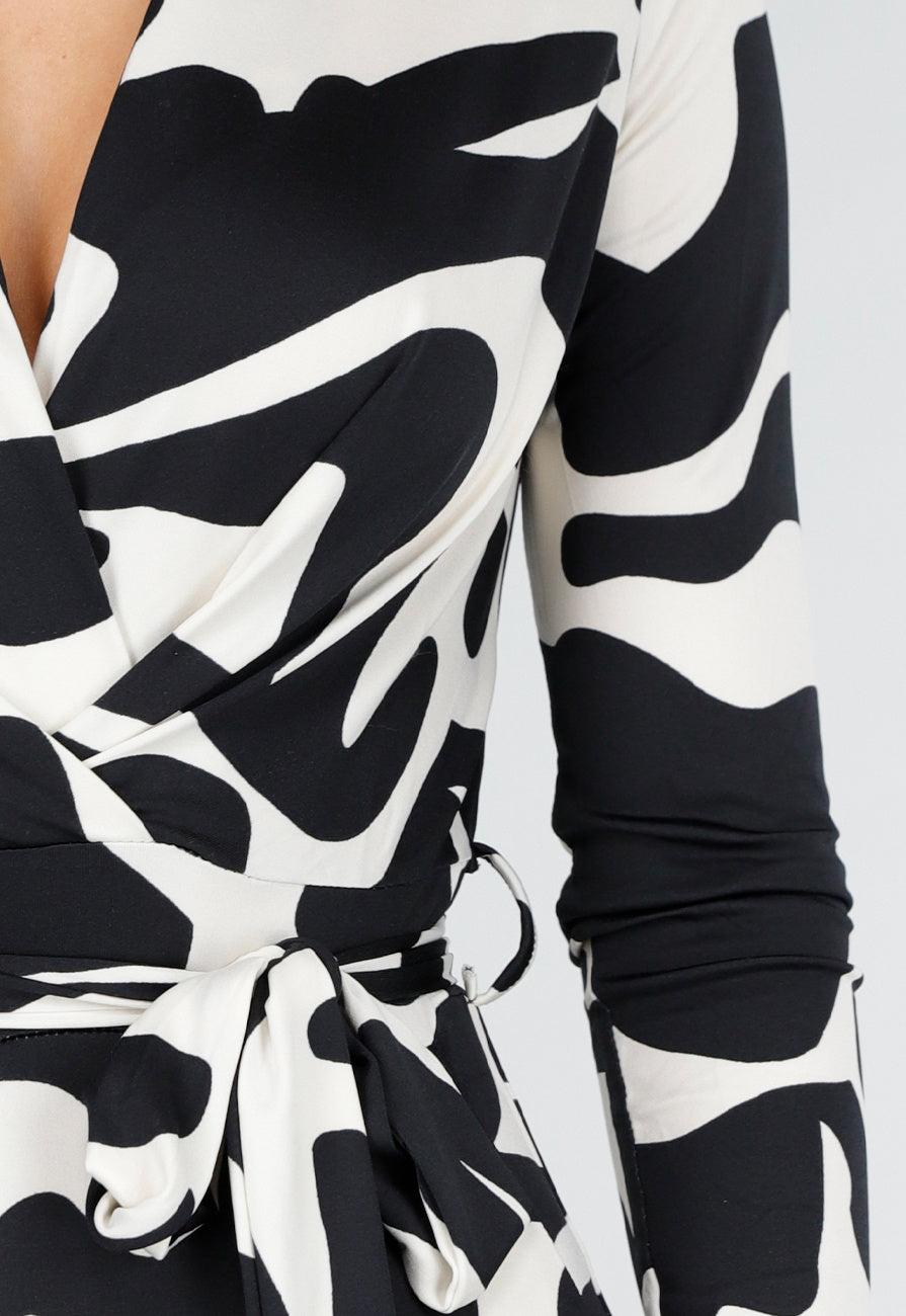 Zwart-Witte Stretch Jumpsuit met Print en Overslagtop