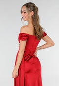 Felrode Off Shoulder Maxi Jurk in Satijn