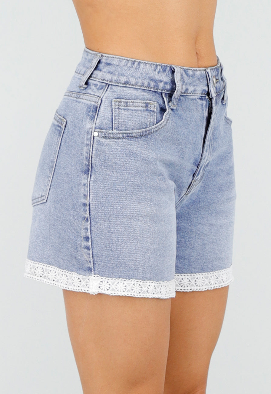 Lichtblauwe Denim Short met Gehaakte Omslag en Stretch