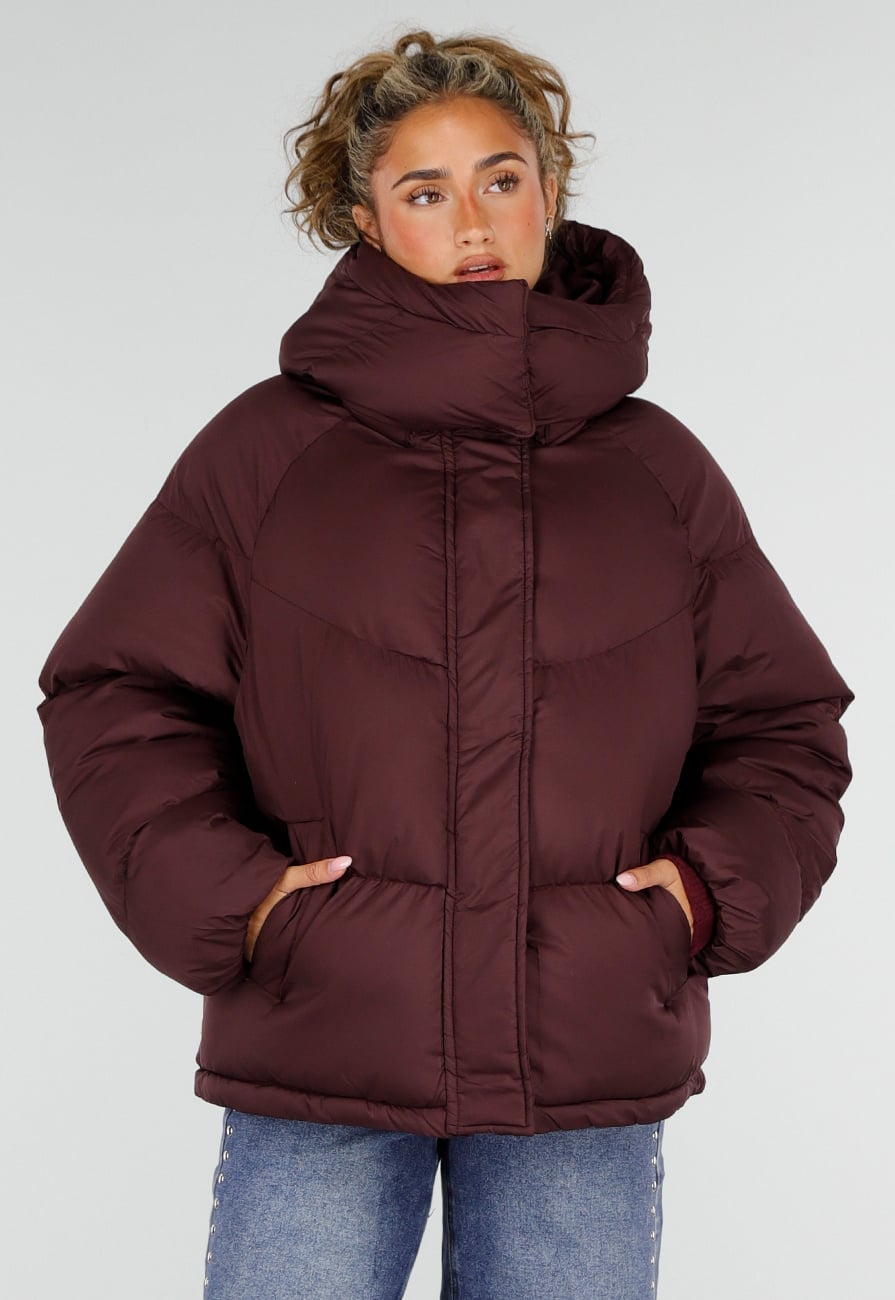 Bordeaux Korte Gewatteerde Puffer Winterjas met Capuchon