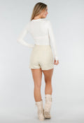 Crèmekleurige Top met Asymmetrische Halslijn en Plooidetail