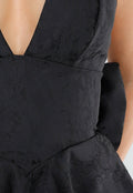 Zwarte Jacquard Halterjurk met Open Rug en Grote Strik