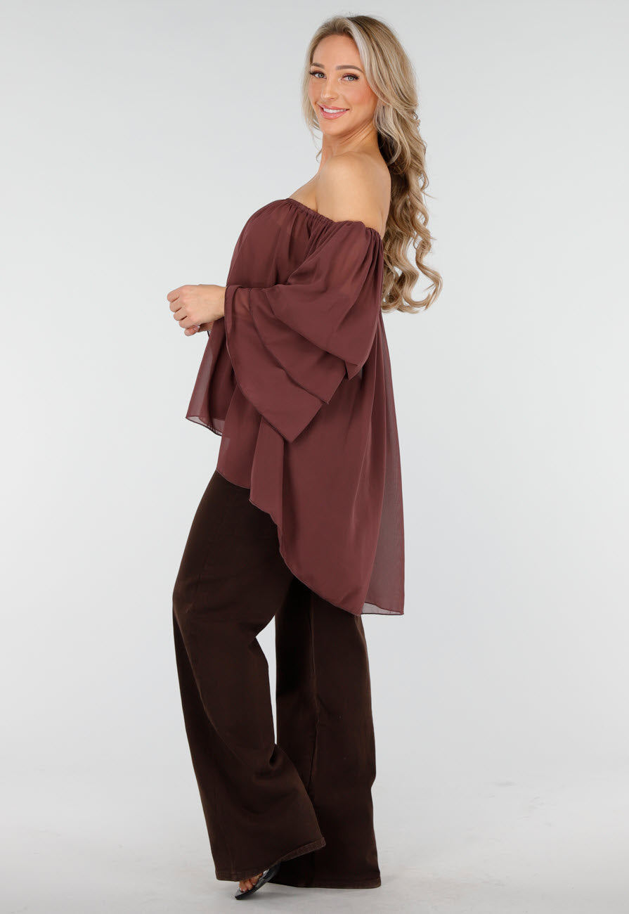 Donkerbruine Off Shoulder Blouse met Wijde Mouwen en Volant